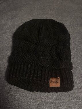 Black Cable-Knit Beanie Hat